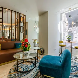The 7 Hotel, Suites, & Hotell