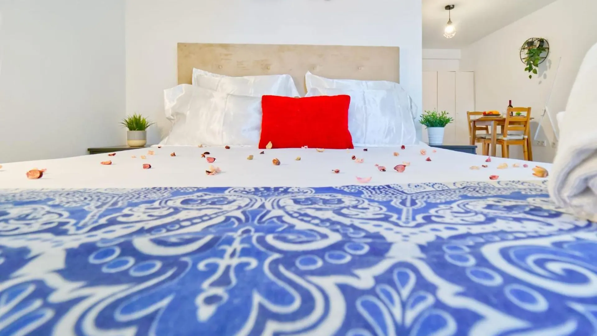 Central And Beautiful Flat Lisbon Apartment